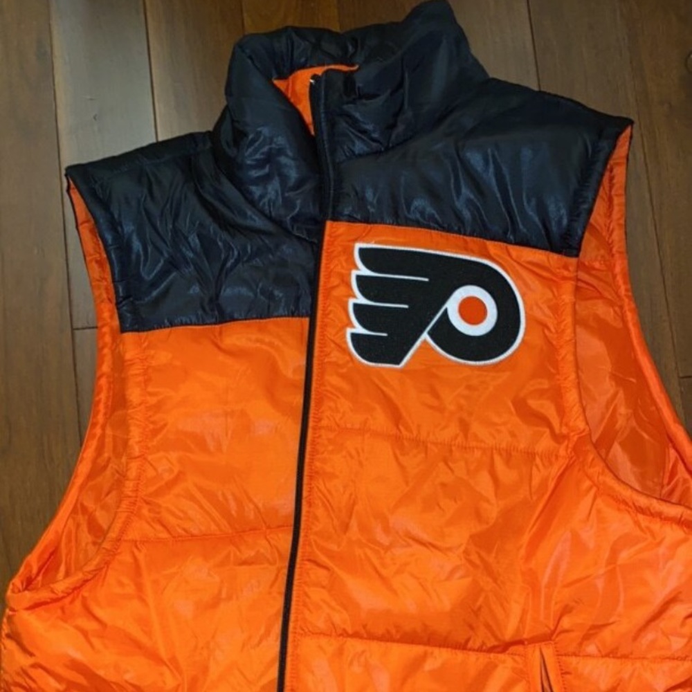 Vintage phili flyers puffer vest